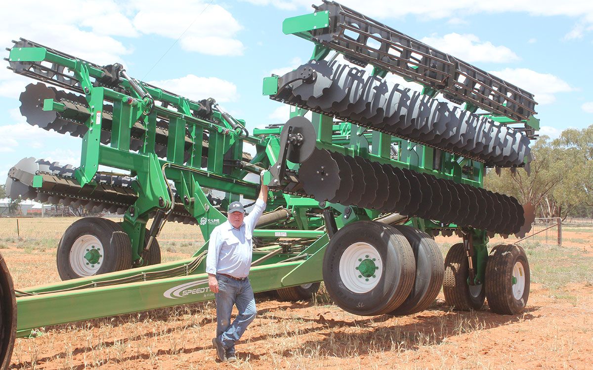 Neil Streat, Salesperson at Codemo Machinery standing in front of a 15.5m Speedtiller® Powerflex